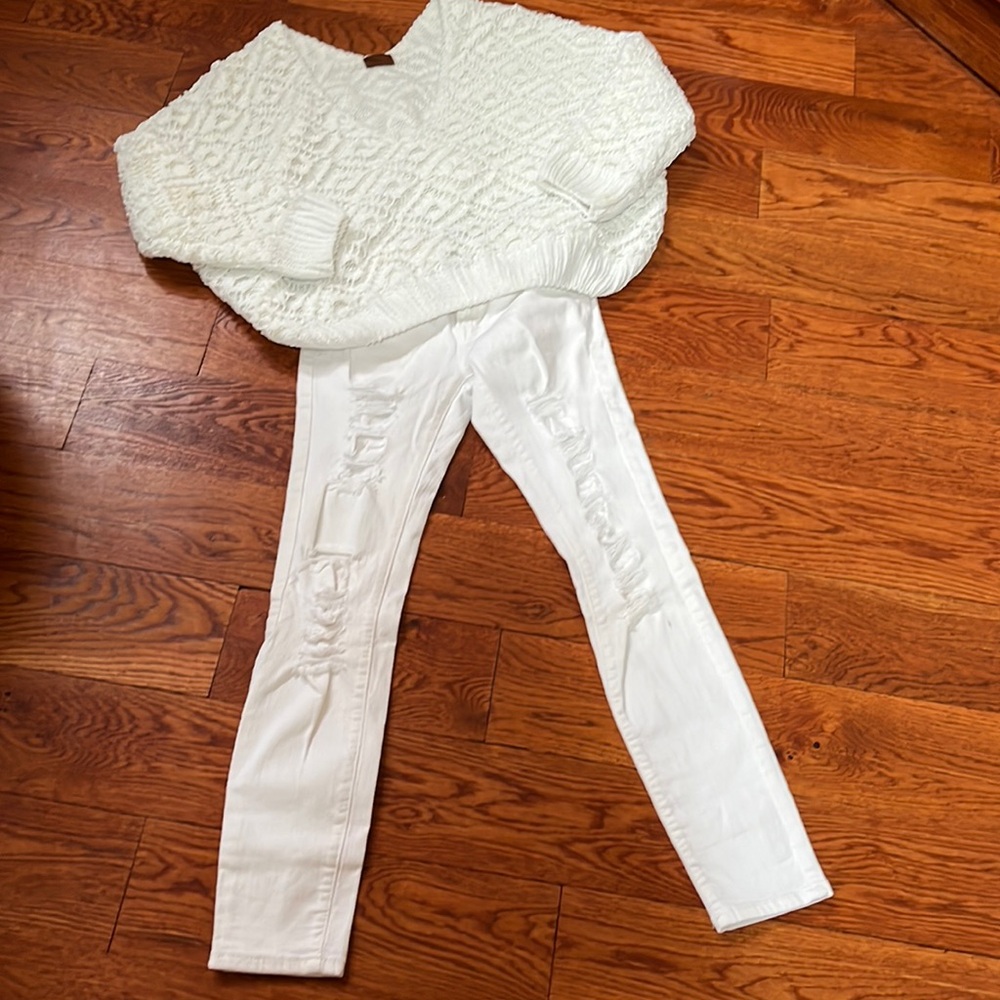 Umgee White Denim Distressed Skinny Jean
Size 26